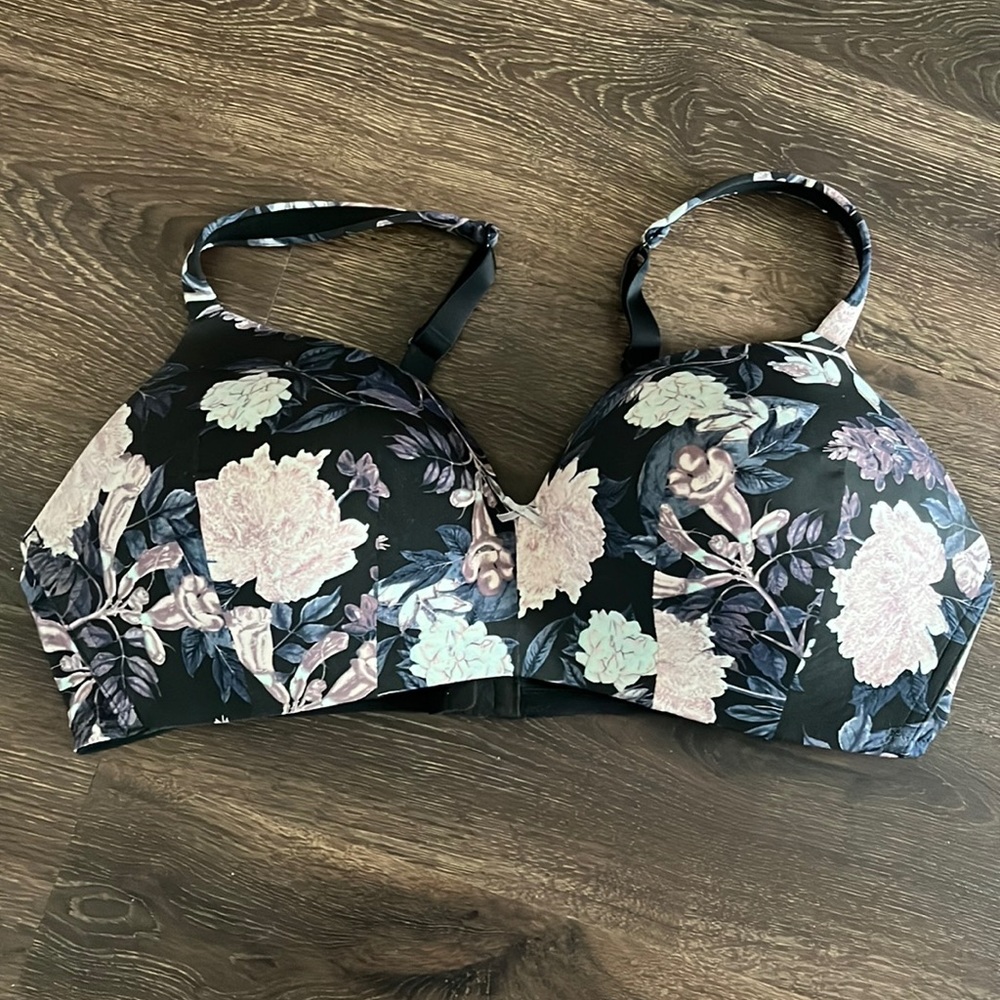 Cacique no-wire tshirt bra size 42D.